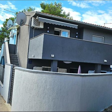 Apartman Karla Ядрия Екстериор снимка