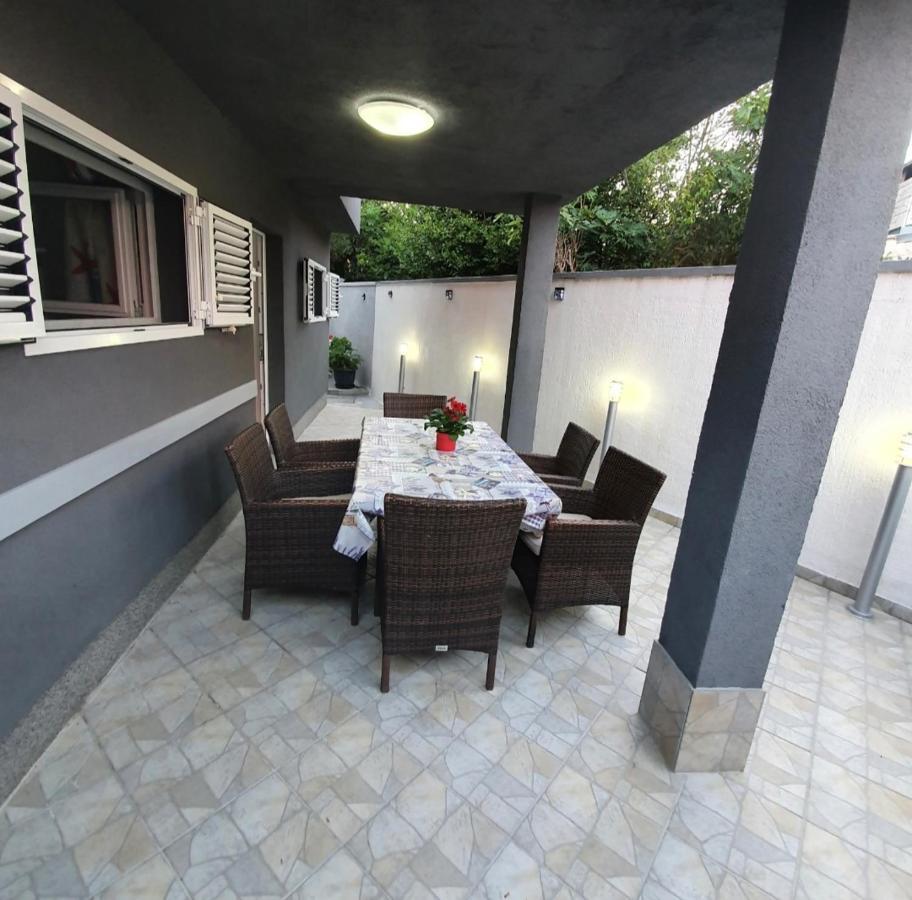 Apartman Karla Ядрия Екстериор снимка