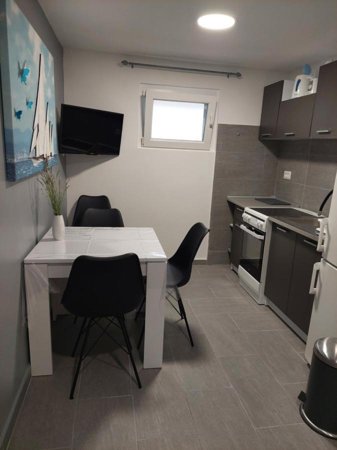 Apartman Karla Ядрия Екстериор снимка